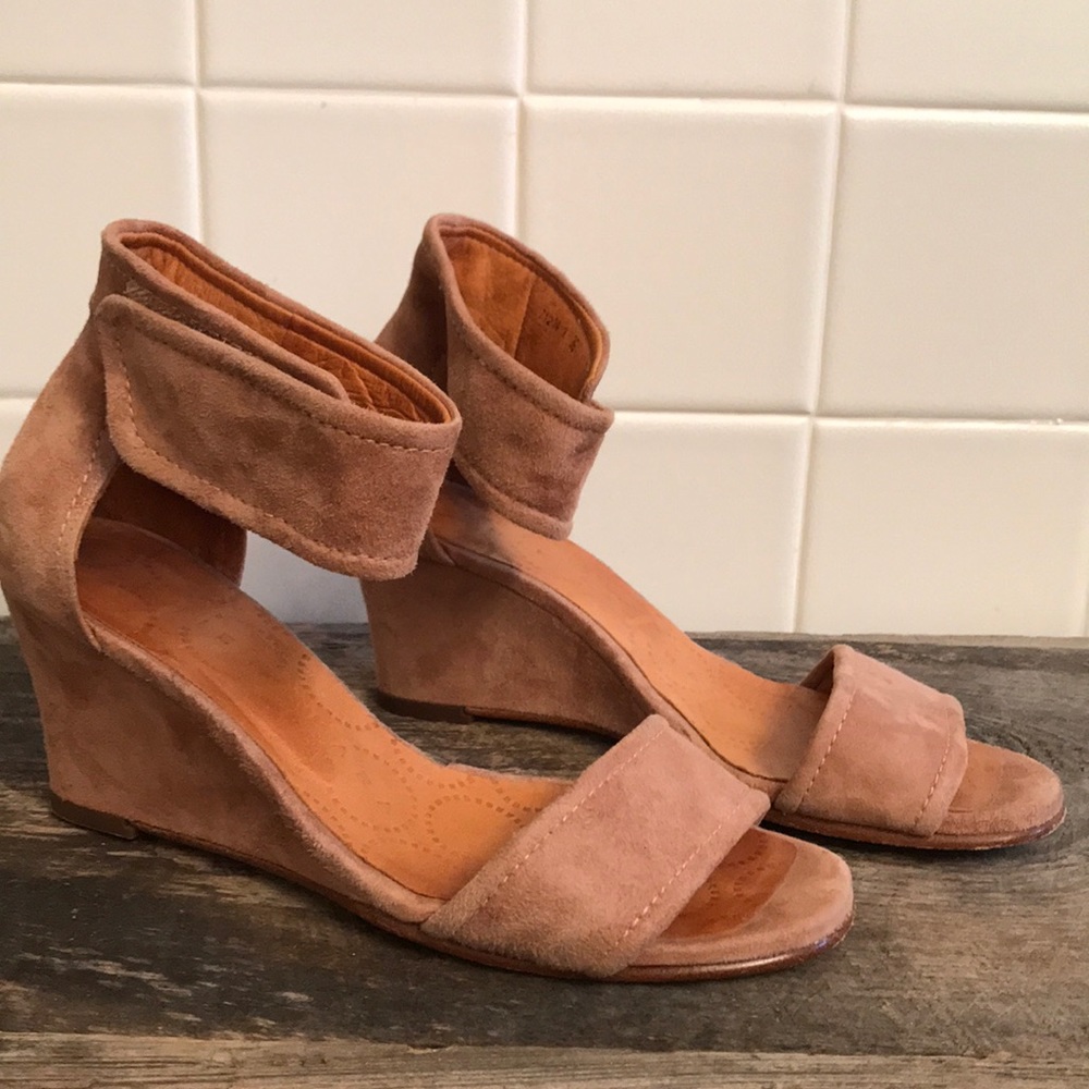 Chie Mihara Tan Suede Wedges Size 36
